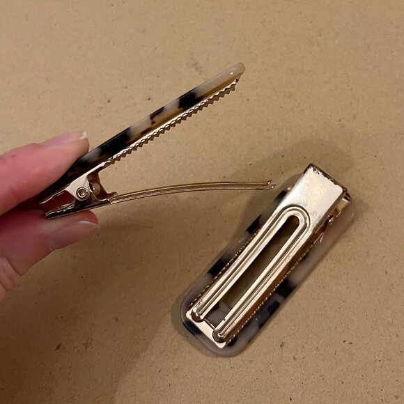 Pair of Acrylic Tortoise Barrettes - Picture 6 of 6